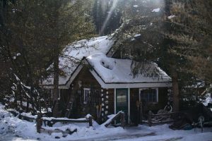 Une propriété exceptionnelle à Morzine, avec un chalet à vendre offrant des finitions luxueuses et une proximité immédiate des remontées mécaniques.